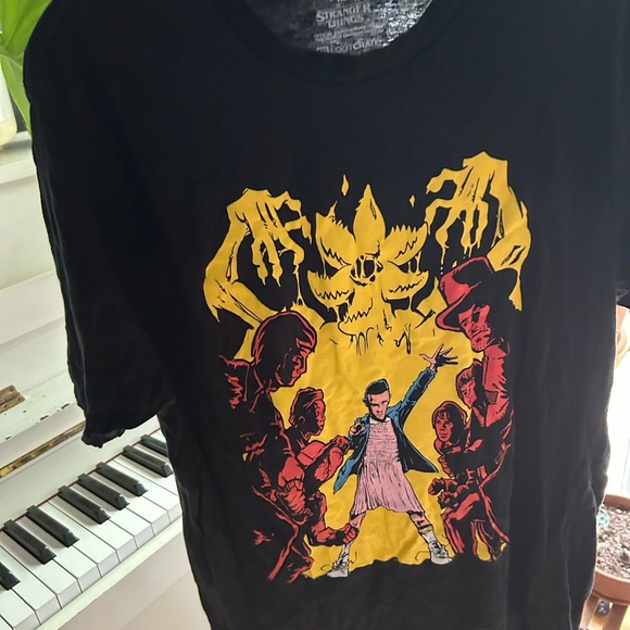 Stranger Things Black Graphic T-Shirt with Yellow and Red Design XL - Picture 7 of 13